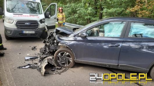 Zderzenie busa z osobówką na ul. Dobrzeńskiej w Opolu