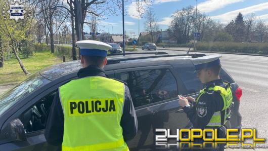 Kierowca bez uprawnień "wpadł" przez niesprawne oświetlenie pojazdu