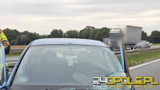 Zderzenie na autostradzie A4. Kierowca peugeota uderzył w bariery