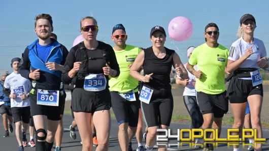 Ponad 1000 uczestników Półmaratonu Opole 2025 przebiegło ulicami Opola (WIDEO)
