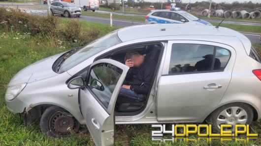 Opole: pijany kierowca wypadł z drogi. Na stację benzynową dotarł na czworaka