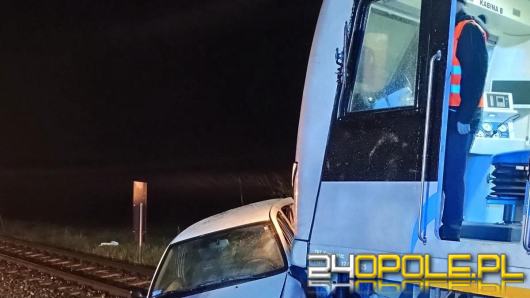 Zderzenie osobówki z pociągiem w Warmątowicach