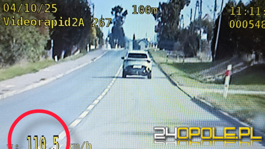 110 km/h przez wieś. 55-latek surowo ukarany