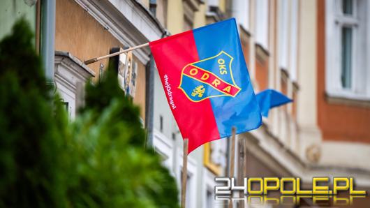 Niebiesko-czerwone popołudnie na rynku w Opolu w charytatywnym rytmie