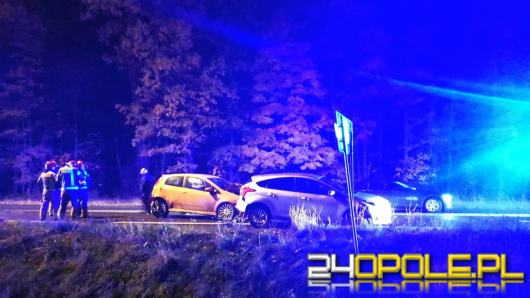 Zderzenie trzech pojazdów na ul. Arka Bożka. Jedna osoba trafiła do szpitala