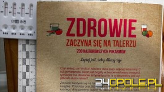Miłość matki poszła za daleko? W książce dla syna ukryła narkotyki i telefony