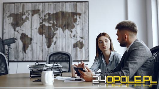 Kadry i płace pod kontrolą ekspertów - dlaczego warto wybrać outsourcing usług HR?