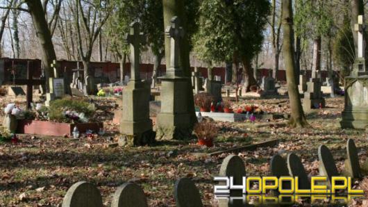Kwesta na Cmentarzu przy ul. Wrocławskiej. Zbiórka na renowację zabytkowych nagrobków