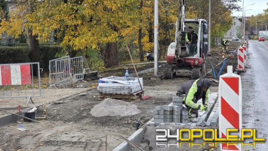 Kolejne zmiany na Częstochowskiej. Rusza nowy etap budowy drogi dla pieszych i rowerów