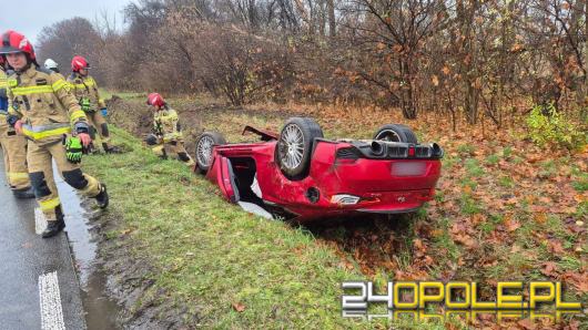 Wypadek na drodze wojewódzkiej nr 409. Starszy mężczyzna trafił do szpitala