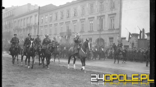 Od przeglądu wojsk Piłsudskiego do biegów niepodległości - historia obchodów 11 listopada