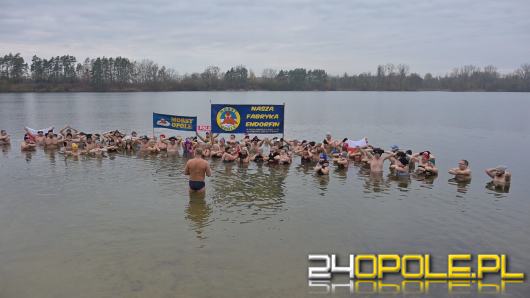 Morsy z Opola rozpoczęły 19. sezon kąpieli w zimnej wodzie (WIDEO)