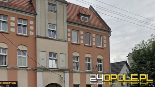 Picie w oknie przypłaciła upadkiem z wysokości