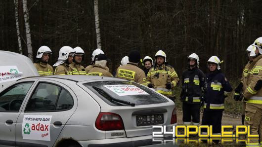 Strażacy OSP trenowali ratownictwo wodne i działania przy pożarach aut elektrycznych