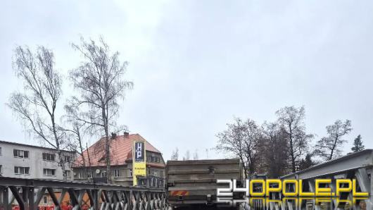 Pierwsze próby obciążeniowe mostu tymczasowy św. Wojciecha w Głuchołazach zakończone sukcesem