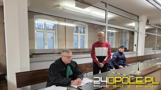 Oskarżony nie pamięta, jak wziął do rąk noże. Przed sądem odpowiada za usiłowanie zabójstwa