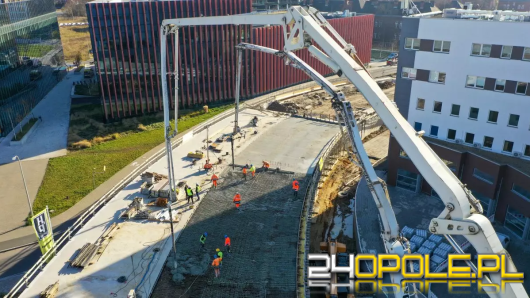 Kluczowy etap przy CUP. Betonowanie estakady przybliża inwestycję do finału