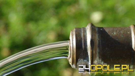 Turawa zmaga się z zanieczyszczeniem wody. Mieszkańcy korzystają z beczkowozów