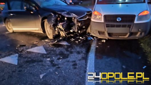 Wypadek na DK39 między Bukową Śląską a Iglowicami. Jedna osoba w szpitalu