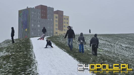 Pierwszy śnieg przyciągnął mieszkańców na Górkę Śmierci