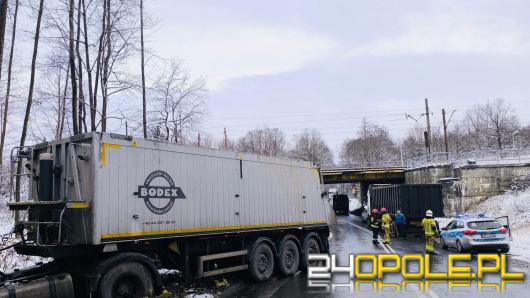 Zderzenie dwóch ciężarówek pod Sławięcicami. Utrudnienia w ruchu