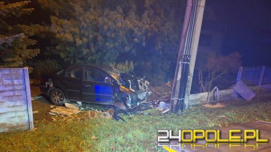 Nietrzeźwy kierowca uderzył w ogrodzenie w Chróścinie