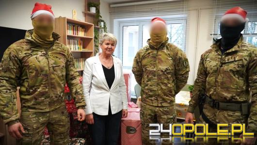Opolscy kontrterroryści z wizytą w domu dziecka. Kolejna edycja świątecznej akcji SPKP