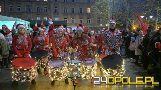 XI Marsz Mikołajów w Opolu. Barwny korowód i świąteczne animacje
