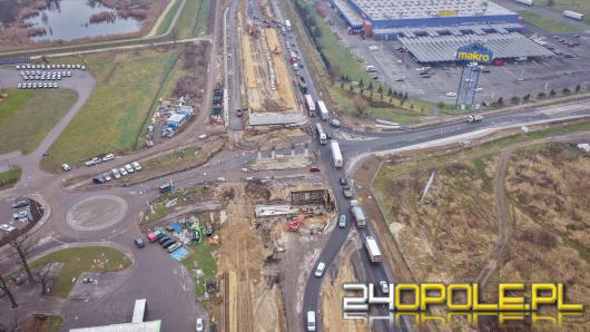 Postępy przy budowie estakady w rejonie Makro. Trwają kluczowe prace konstrukcyjne