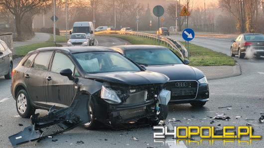 Zderzenie dwóch pojazdów na skrzyżowaniu w Opolu. Trwa ustalanie okoliczności