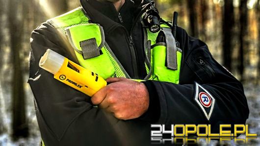 Nietrzeźwy kierowca z dwoma sądowymi zakazami przewoził dzieci do szkoły