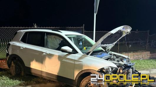 Samochód wjechał w ogrodzenie cmentarza. Zdarzenie w Sławięcicach