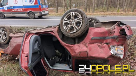 Zderzenie dwóch samochodów. Jedna osoba dorosła i dziecko trafiły do szpitala