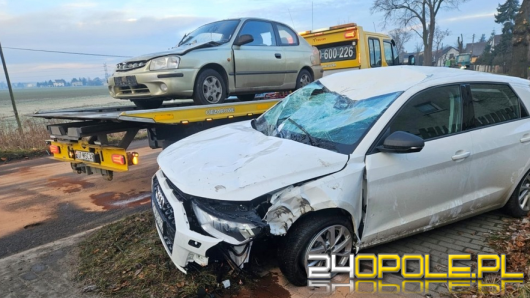Zderzenie dwóch aut w Chróścicach. Audi dachowało