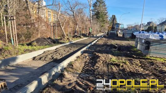 Nowa infrastruktura pieszo-rowerowa przy ul. Batalionów Chłopskich. Trwają pierwsze prace