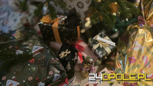Dlaczego w jednych domach prezenty przynosi Mikołaj, w innych Aniołek, Gwiazdor albo... Gwiazdka?