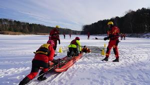 KMP Opole: Szkolenie z ratownictwa lodowego w ramach kampanii "Kruche Życie"