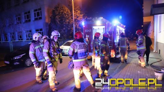 Pożar w mieszkaniu na poddaszu. 81-latek trafił do szpitala