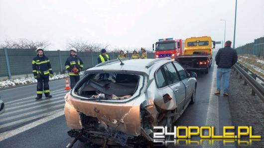 Zderzenie dwóch samochodów na DK45 w Dąbrówce Górnej. Dziecko trafiło do szpitala
