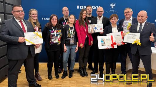 Samorządowcy z Opolszczyzny przekazali gadżety na WOŚP - licytacje już trwają