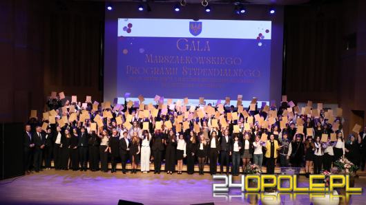 438 uczniów i uczennic ze stypendiami marszałka