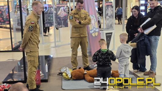 Zadbajmy razem o bezpieczeństwo" - strażacka akcja edukacyjna w CH Karolinka