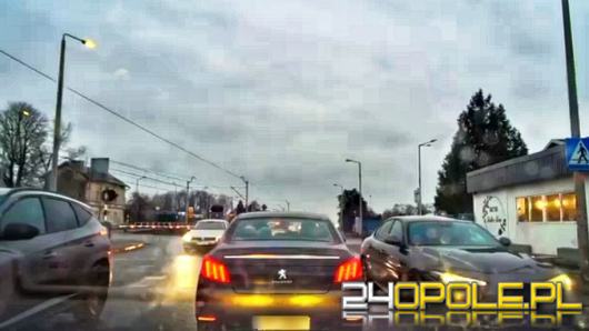 Niebezpieczny manewr w Opolu. Nagranie trafiło do sieci i zainteresowało policję