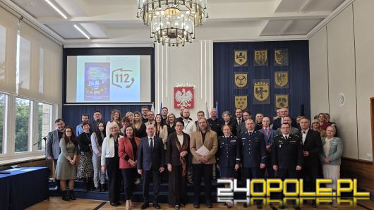 12 godzin na linii. Jak pracują operatorzy numeru 112 w Opolu