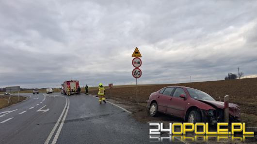 Zderzenie dwóch aut na drodze wojewódzkiej nr 426. Jedna osoba poszkodowana