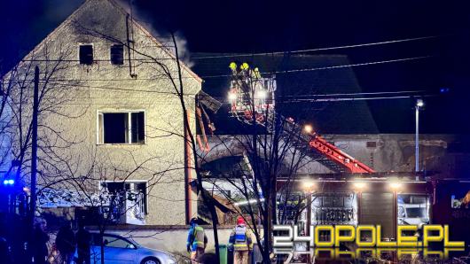 Pożar domu w Otmuchowie. Jedna osoba nie żyje, cztery osoby w szpitalu 