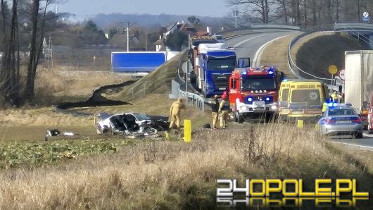 Dachowanie BMW w Siedliskach. Dwie osoby ranne