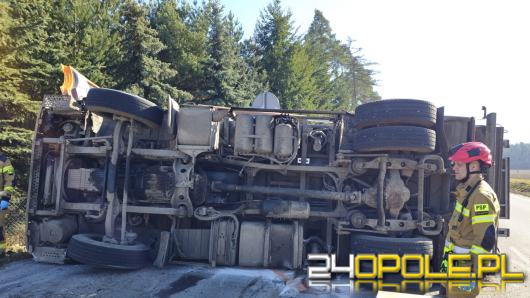 Kolizja na DW 454. Utrudnienia w ruchu