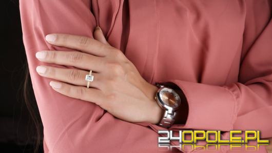 Biżuteria do pracy - jak wyglądać elegancko, ale nie przesadzić?