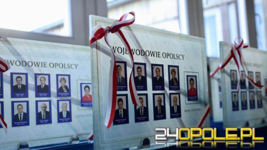 Nowa galeria w Opolskim Urzędzie Wojewódzkim upamiętnia wojewodów regionu